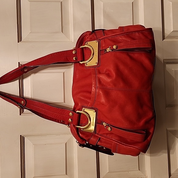 B MAKOWSKY Plushy Soft Red Leather Shoulder Bag with Gold Hardware Bottom Studs - Picture 3 of 16